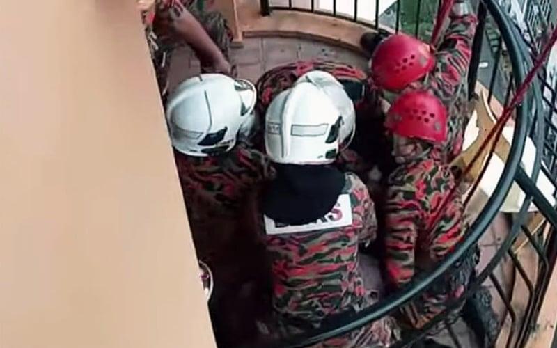 How firemen risk their lives to save those on the edge