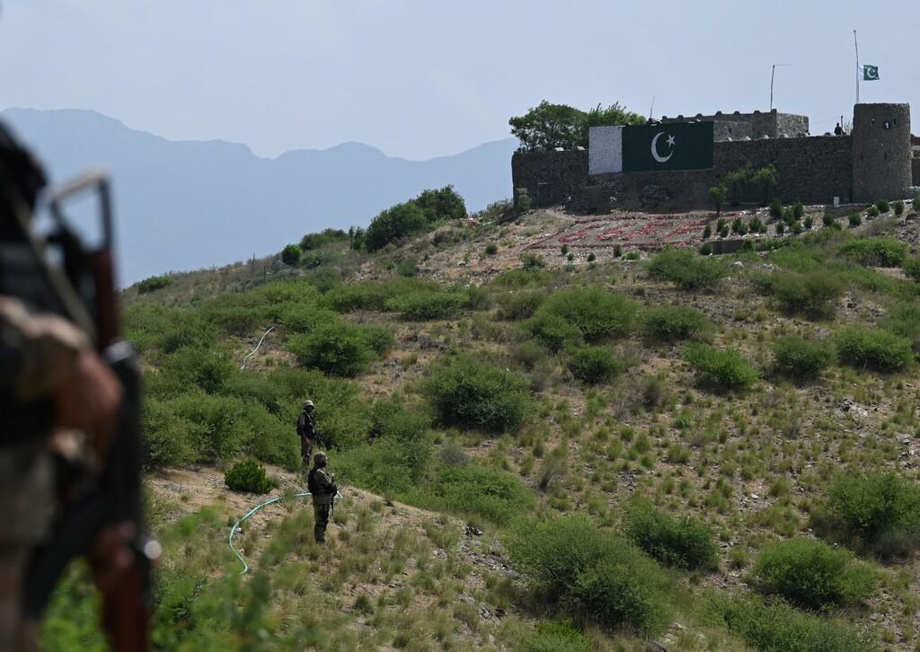 Gunmen slay 11 in northwest Pakistani ‘family feud’