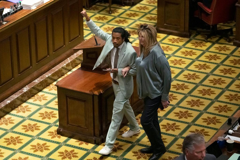 Tennessee lawmaker returns to House after expulsion over gun protest