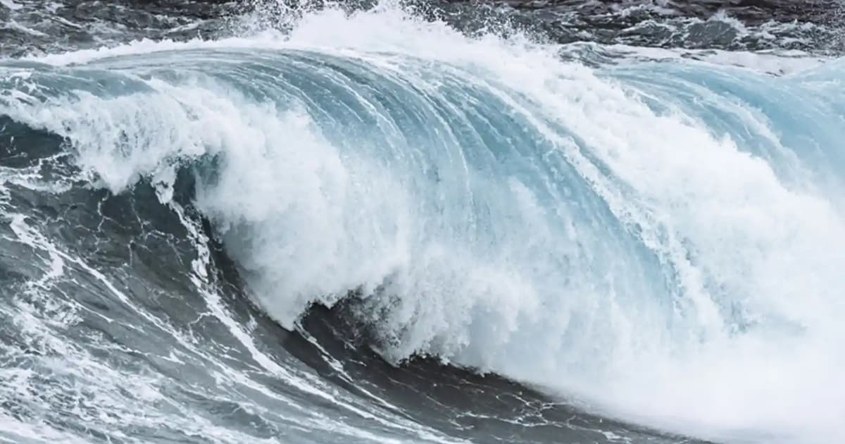 7.4-magnitude quake hits eastern Indonesia, tsunami warning issued