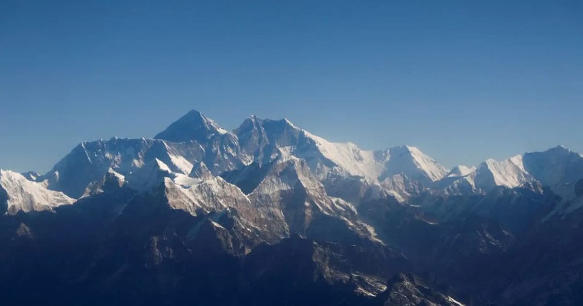 Nepal issues record 492 climbing permits for Everest