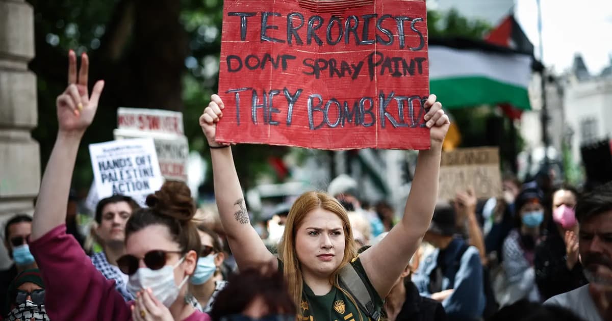 UK cops arrest protesters near base used by US