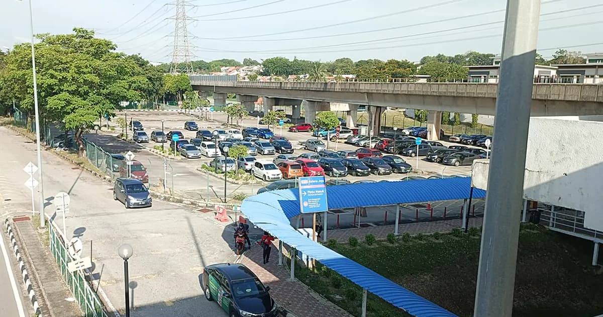 Loke calls for fewer parking bays near transport hubs