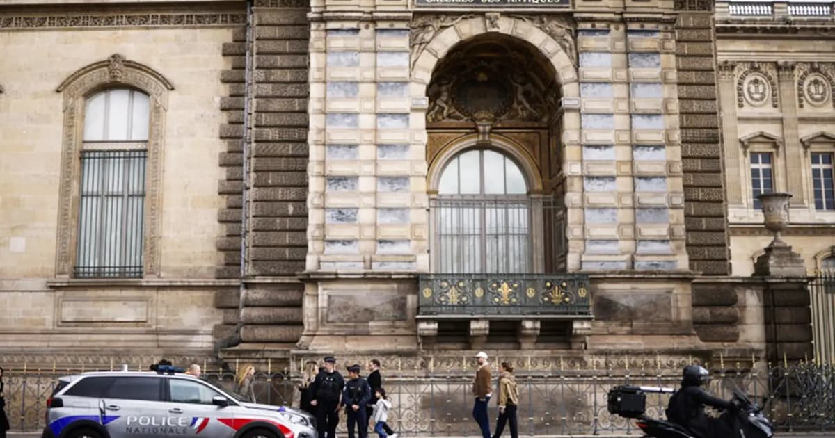 Man suspected of plotting violent attack had sought to target Louvre, say officials