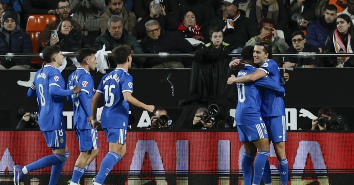 Real Madrid beat Valencia to stay on Barcelona’s heels