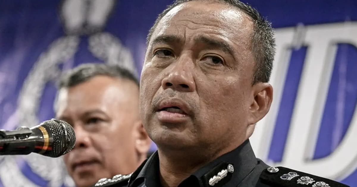 Polis tahan 25 ‘ulat foto’ di KLCC