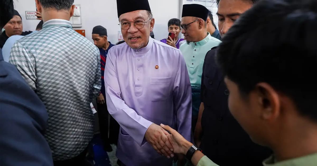 Focus on economy first, Anwar says amid calls for action against Rafizi