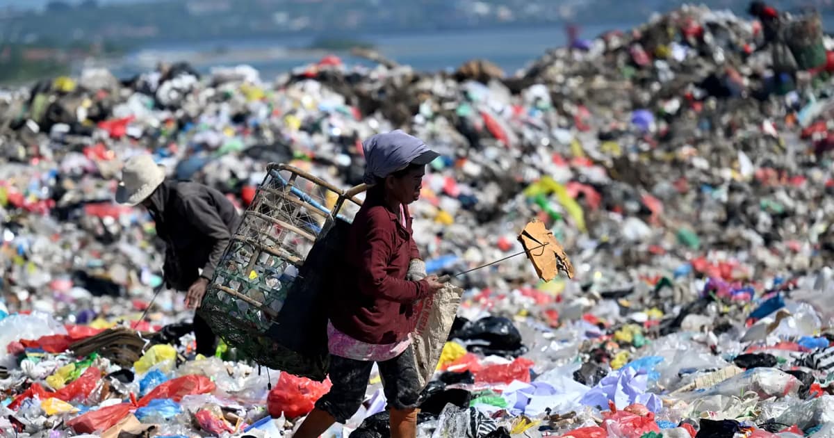 Bali drowning in trash after landfill closed