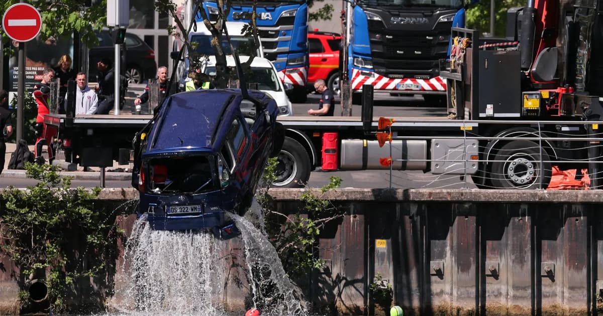 4 rescued after bus plunges into River Seine near Paris