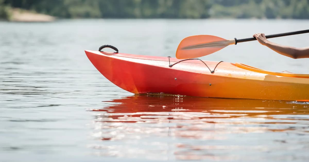 2 kayakers drown after encountering strong waves