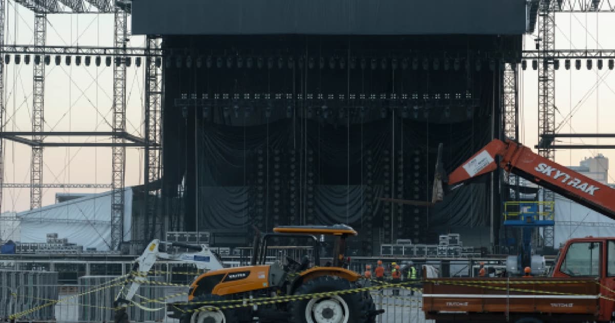 Technician dies installing stage for Shakira concert in Rio
