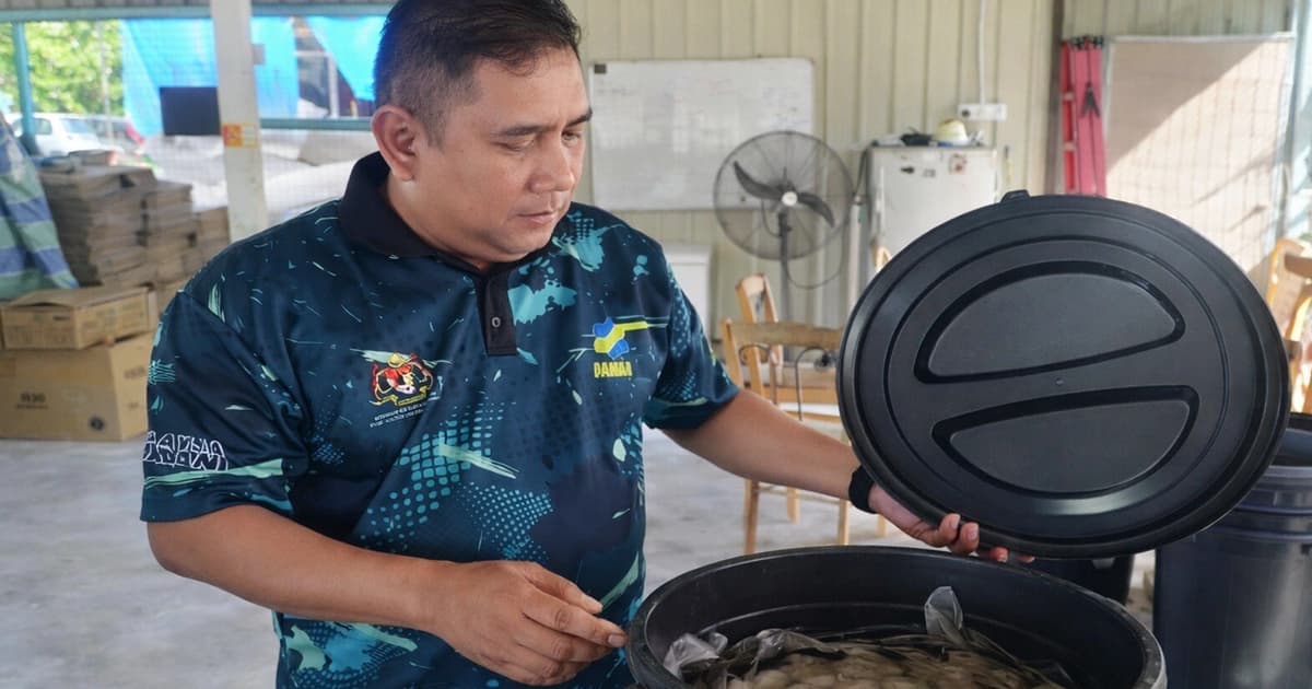 Melaka duck farmer’s cleaner take on ‘telur masin’