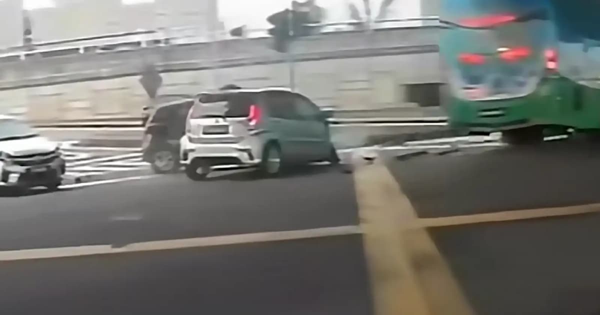 Bus driver arrested for crashing into 3 cars after running red light