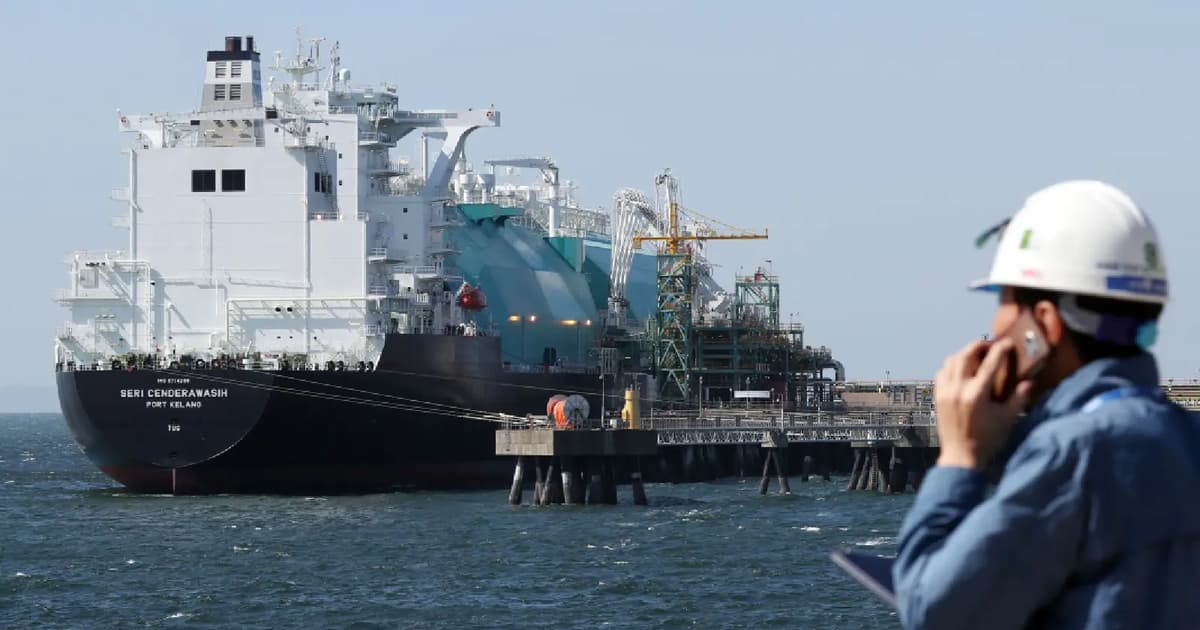 Petronas-chartered tanker passes through Hormuz strait