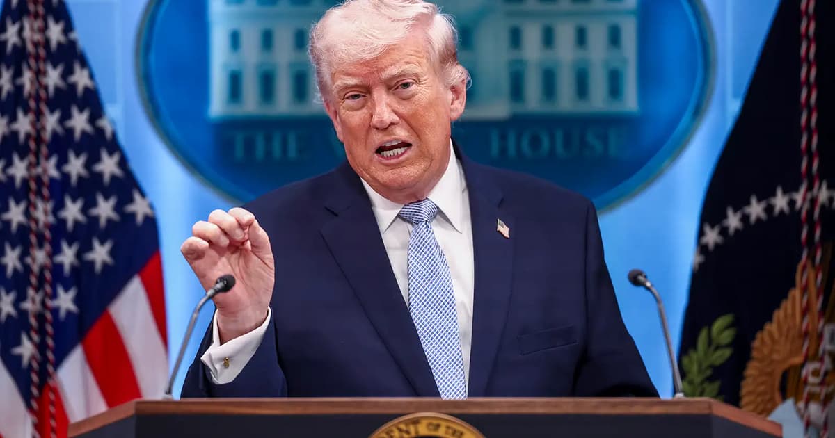 Usaha yang hampir mustahil untuk singkir Trump