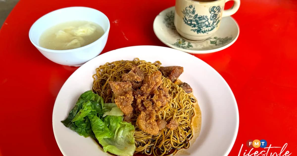 35 years of lakeside wantan mee in Dengkil