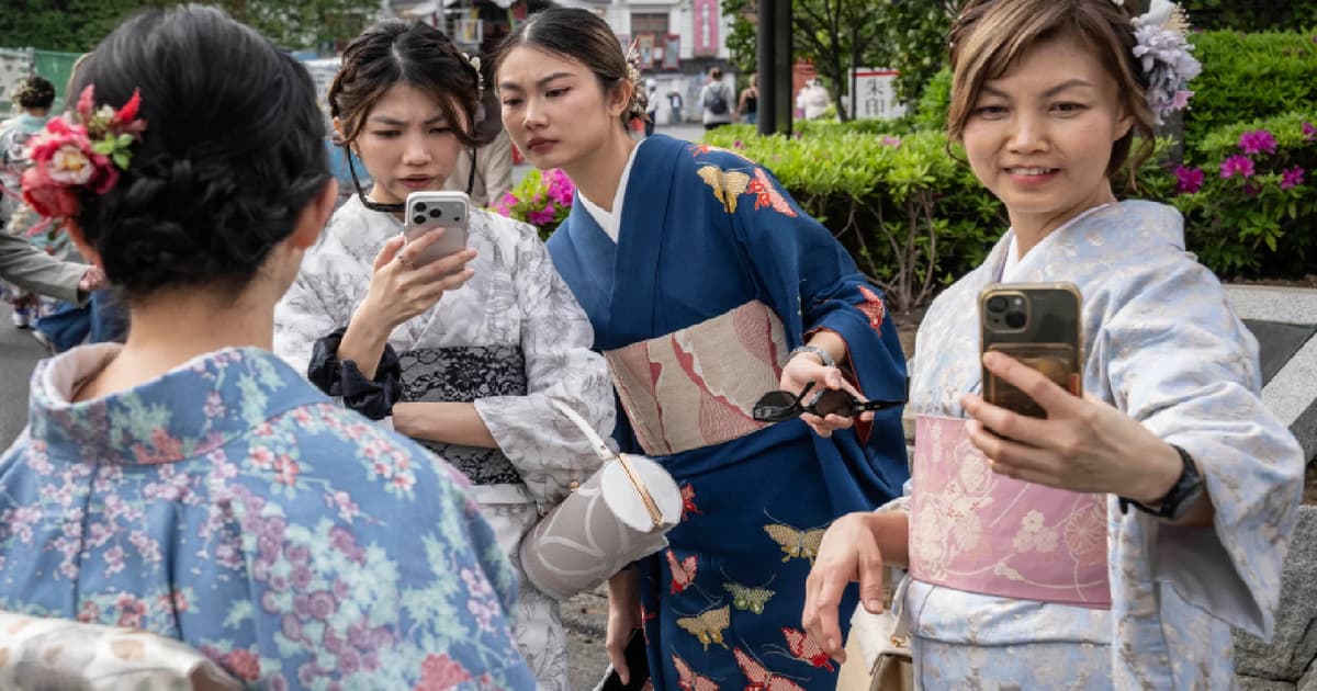 Japan tourism hits record despite China spat, Iran war