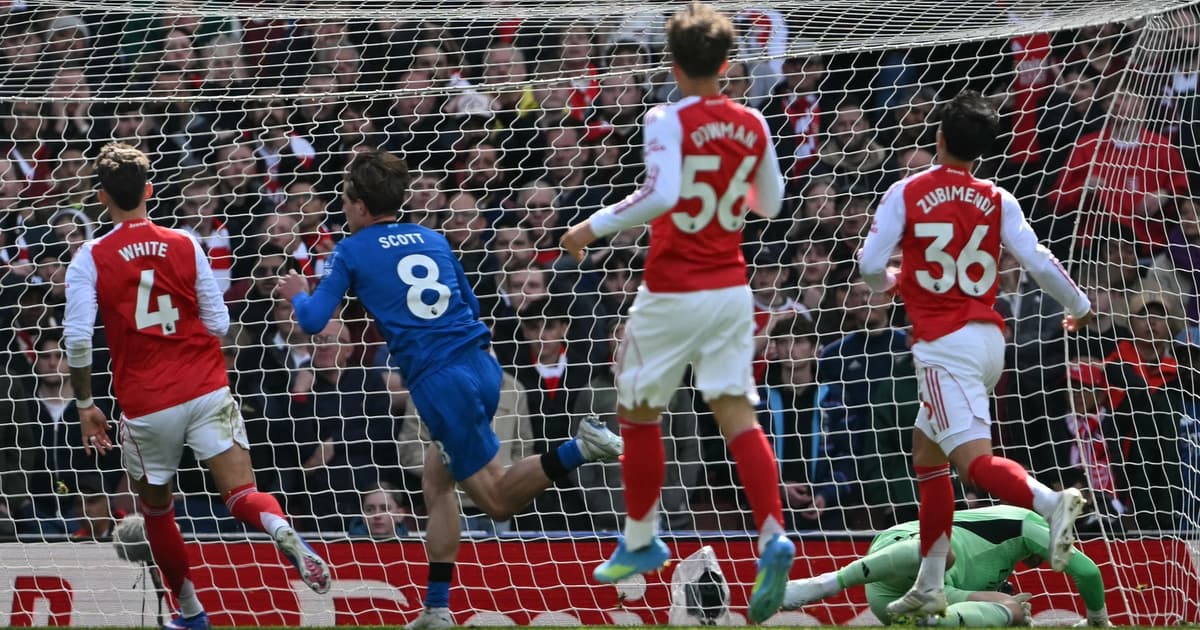 Arsenal’s defeat blows Premier League title race wide open