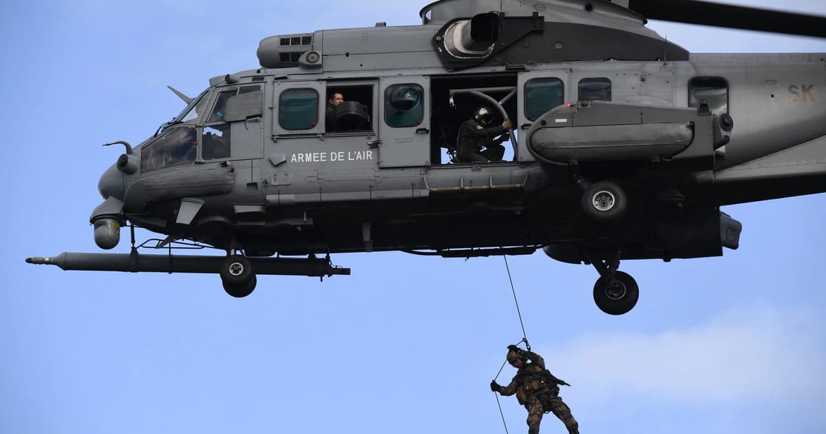 Search intensifies for downed US aviator as ex-airmen share survival advice