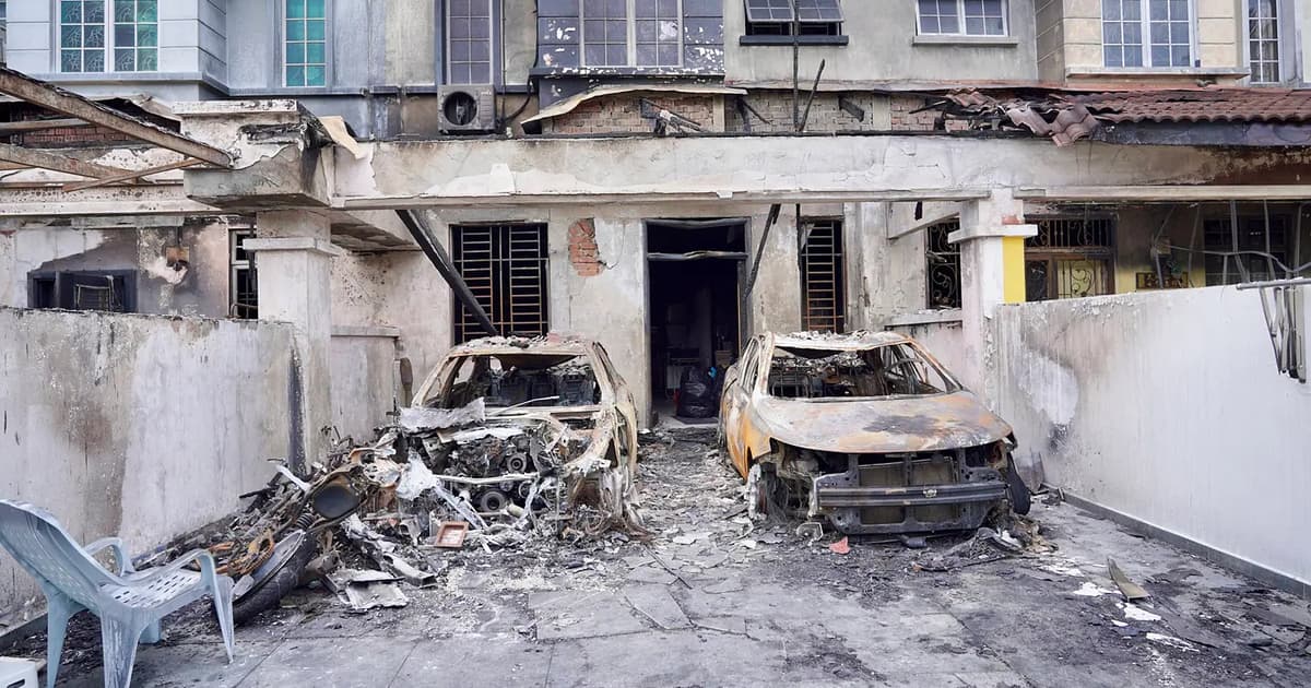 Along disyaki dalang 4 rumah dibaling bom petrol