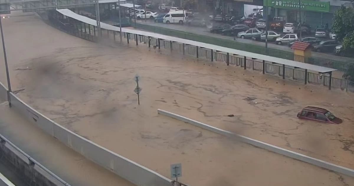 Flash floods hit several areas in Klang Valley