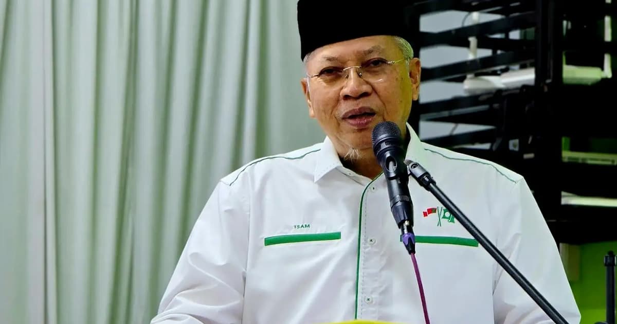 Annuar mocks Umno over ‘tactical’ moves, Zahid reversals