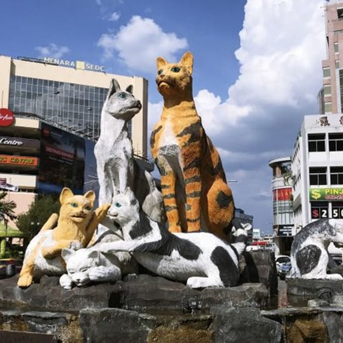 Kuching Cat Statues