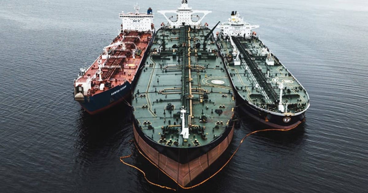 Oil tankers steer clear of Hormuz ahead of US blockade