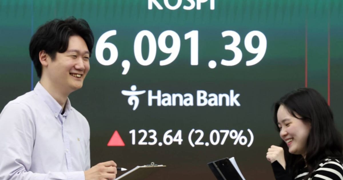 Asian markets advance on peace deal hopes, corporate earnings