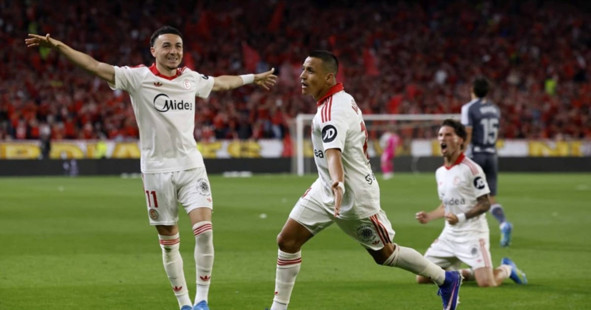Sanchez guides Sevilla out of La Liga relegation zone