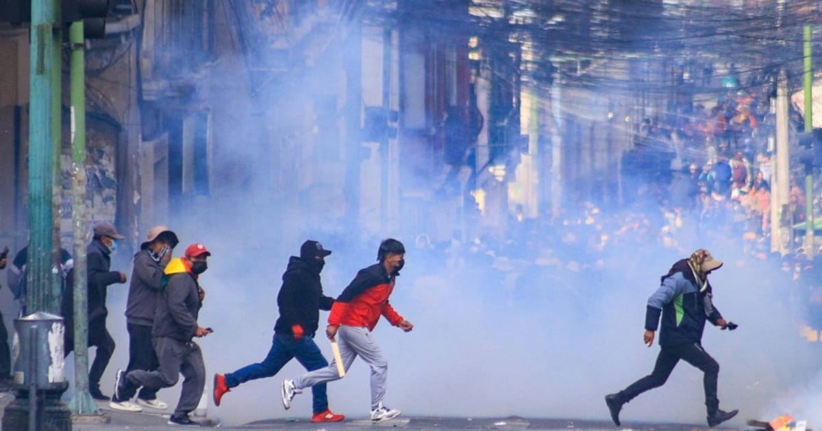 Bolivia protest sees violent clashes, looting in La Paz