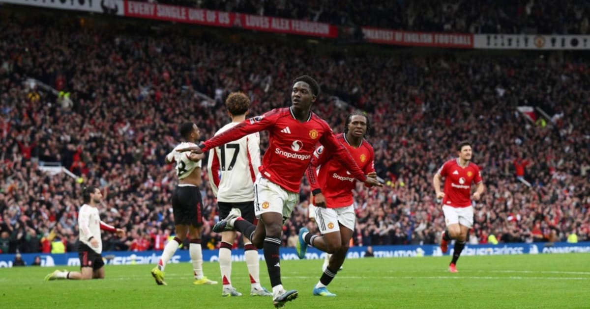 Man Utd beat Liverpool, Spurs climb out of relegation zone