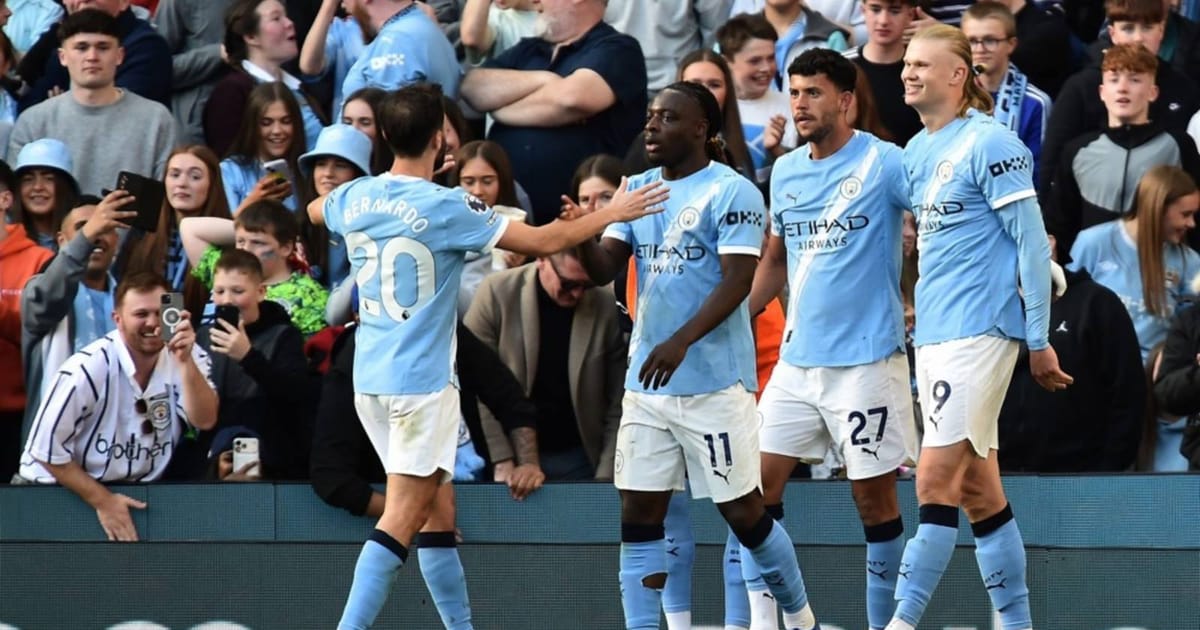 City aim to keep pressure on Arsenal in Everton away trip