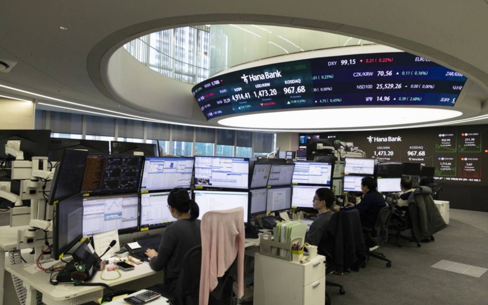 Asian shares extend selloff, global bond rout stokes fresh anxiety | FMT