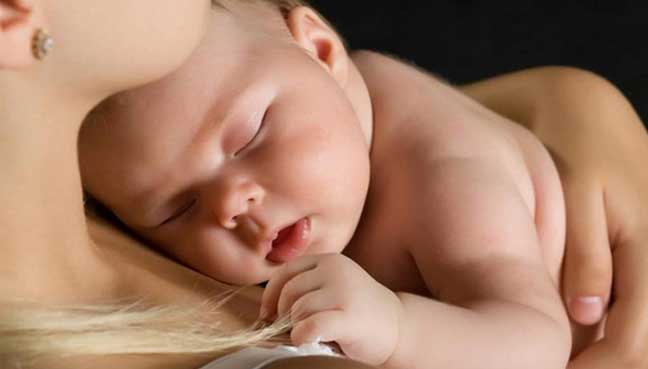 mom-and-baby-in-perfect-bal