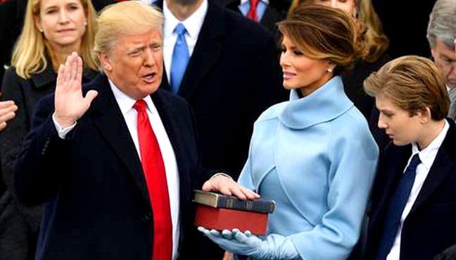 Donald-Trump_sumpah