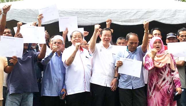 Chief Minister Lim Guan Eng (third right), Penang Pakatan Harapan leaders and DAP parliamentary opposition leader Lim Kit Siang (third left) celebrate with Kampung Permatang Tok Suboh villagers after the people received offer letters for new homes.