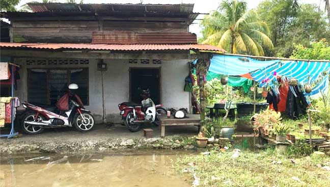An old house at Kampung Permatang Tok Suboh. The village is moving to a neighbouring piece of land where the Penang government will build new homes for the affected 26 families.