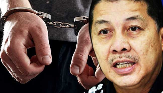 wan-ahmad-handcuff-1