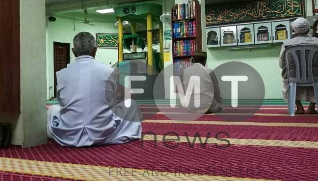 Archbishop Pakiam attends prayers for Kassim Ahmad