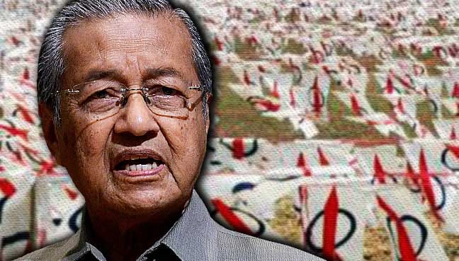 mahathir-mohamad-bendera-dap-banyak-belakang