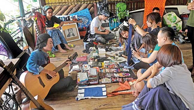 Heartache-for-sale-at-Vietnam's-ex-lovers-market
