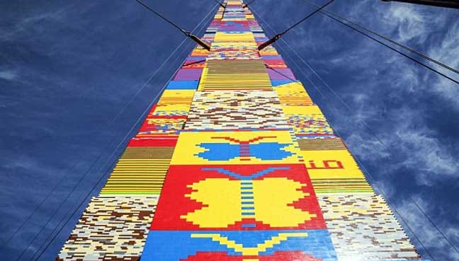 Tel-Aviv-toy-towers-over-world-record