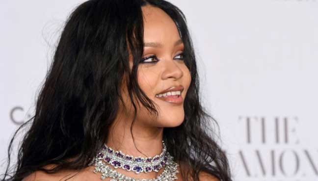 Rihanna-presses3