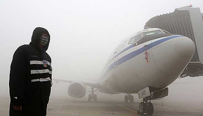 Lebuh raya ditutup, penerbangan batal kerana kabus asap