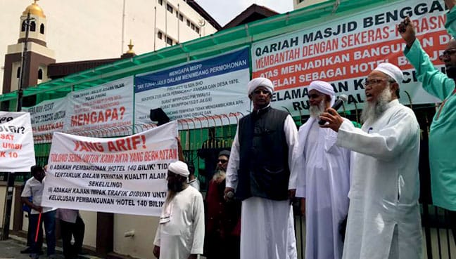 Kariah berdemo bimbang hotel sebelah masjid jadi sarang maksiat