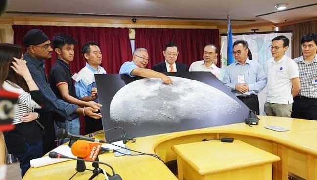 Astronomer captures clearest shot of the moon to date