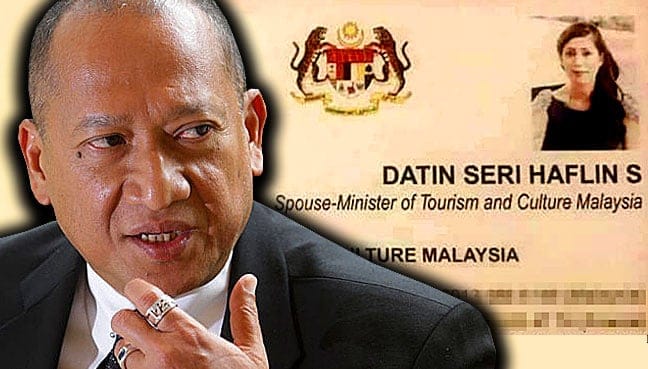 Nazri denies approving ministry name card for wife