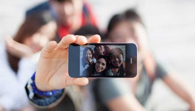 Nak ambil selfie cantik, fokus pada hidung, dagu dan mata