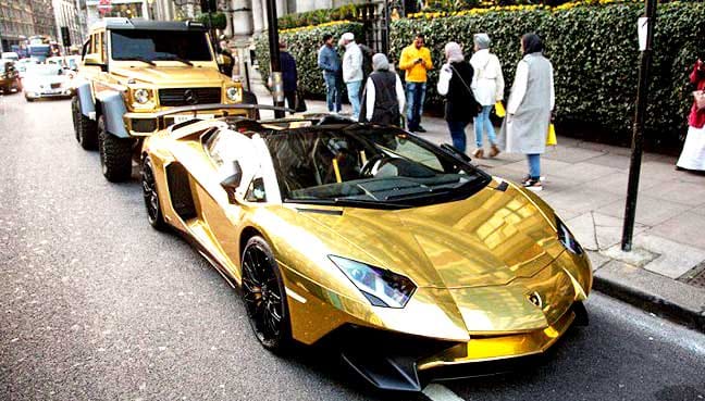 Milik siapa kereta mewah emas di London?